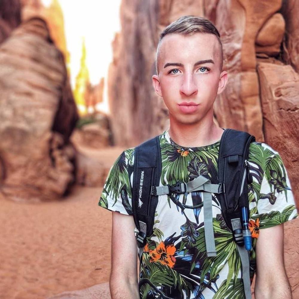 Meet your Posher, Alex